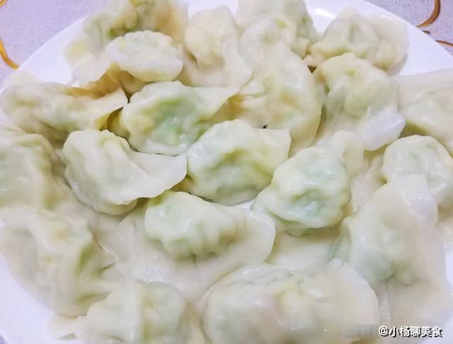 西葫芦别再炒着吃了,教你新做法,清新又爽口,我家一周吃3次