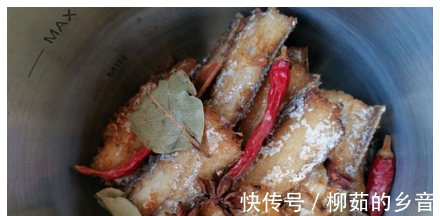 五香粉|教你在家做酥焖带鱼,只要掌握这个小技巧,做出来不柴,还很入味!