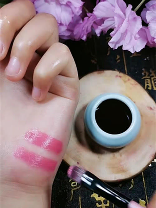 自制|手艺人自制“樱花口红”,开局闹着玩呢结局这才是纯天然