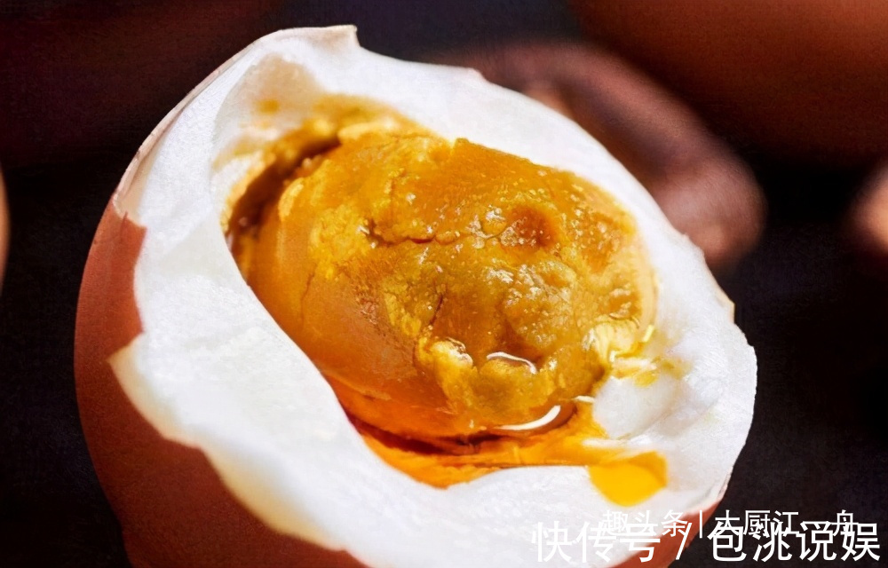 鸡蛋|把白酒倒入鸡蛋里,没想到这么好吃,很多人不知道,看完涨知识了