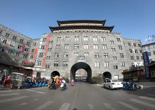 建筑|洛阳旅行，参观老城北大门，像被打成筛子一样的建筑