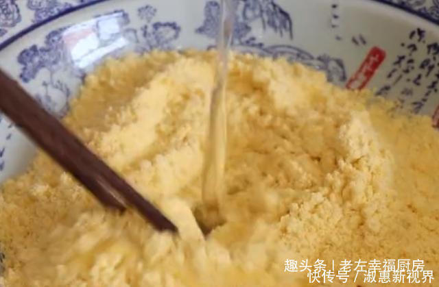 老左|玉米面这样做真好吃,不用一滴油,降脂降压,越嚼越香,上桌就光