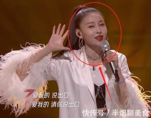 节目|同样是唱歌失误,袁姗姗贾青的反应却不同,演员和歌手的区别太明显