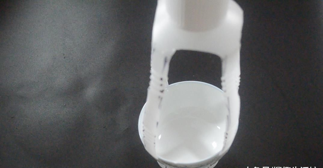 大号塑料瓶别再扔掉了, 改造一下, 放在厨房里有大用处, 太实用了