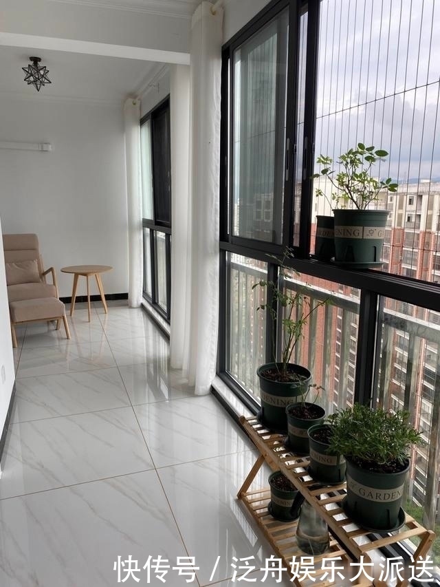 阳台|越来越多人不做吊顶,不做电视墙,看看她家装修,简约又漂亮