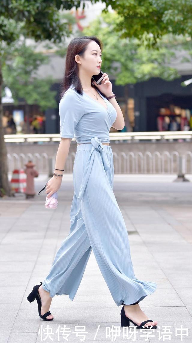 浅色束腰上衣搭配休闲长裤,温婉简约,貌美如花