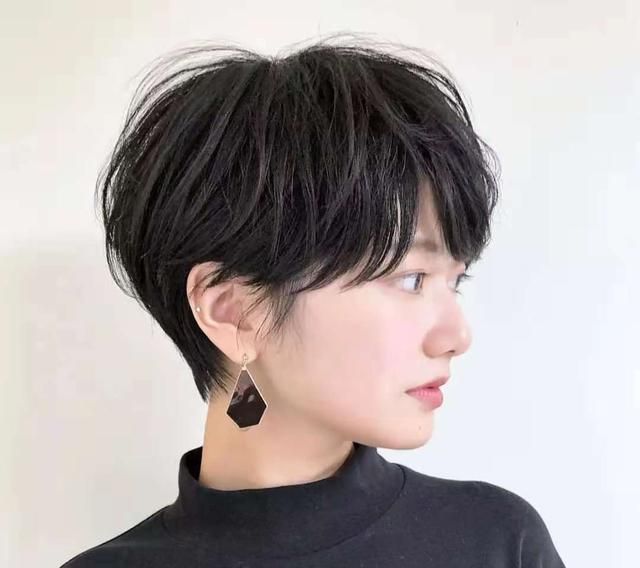 脸宽的人留适合什么发型？试试这三种发型，时尚减龄又显脸瘦