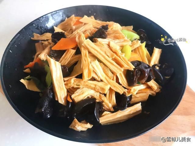 黑木耳|三伏天多给家人吃这道菜，钙铁含量高，家人都爱吃，比吃肉好多了