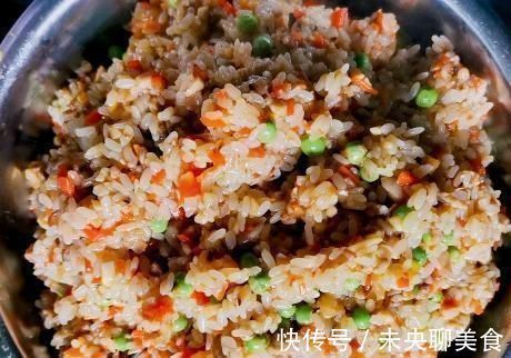 早餐我家吃烧麦从不买，两手一捏10分钟出锅，做法简单用料足