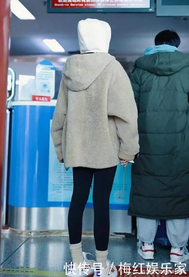 最近火了一种新穿法,“鲨鱼裤+老爹鞋”,显瘦显高!明星都上头