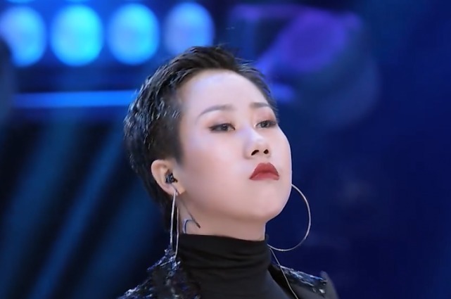 青你2的练习生多厉害直到她的出现,蔡徐坤Lisa都犯花痴了