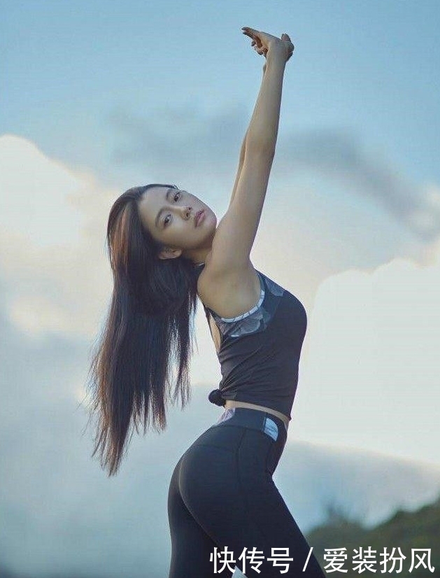 柔美|温文尔雅的紧身打底裤美女,柔美的身材,让人心动不已!