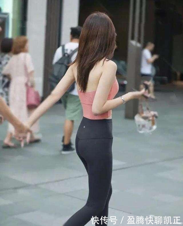 打底裤|瑜伽裤的裙摆摇曳,穿搭清秀精致,让人神往