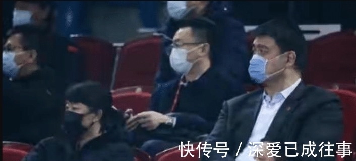 世界锦标赛|张镇麟的妈妈,来现场给儿子助威!芳姨曾流泪搂着周琦说:大宝!