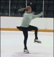 |搞笑GIF:女生千万不要穿裙子骑车 尤其是这种长裙子