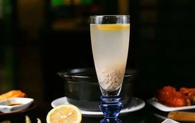 睡觉时,身体有3种表现,十有八九尿酸已“超标”,不要忽视