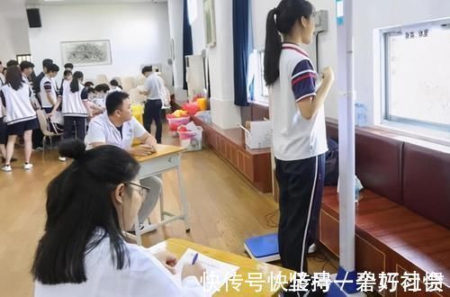 骨头汤|最“补钙”的不是牛奶而是1物,每天吃两口,补钙质,孩子长个快