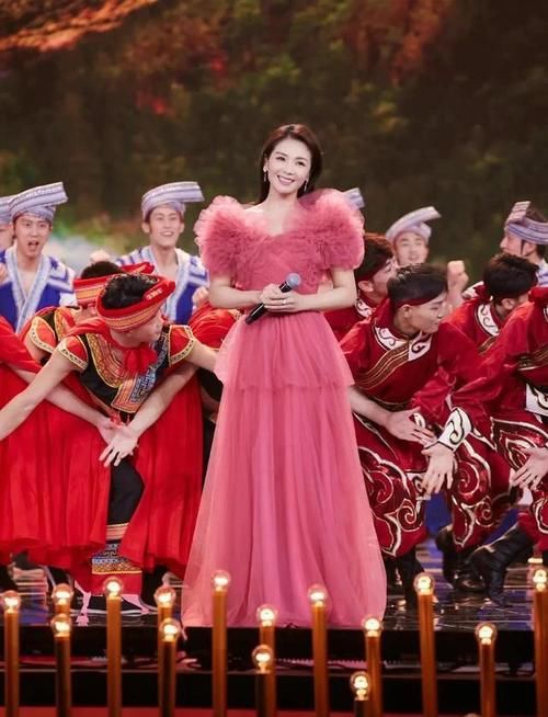 劉嘉玲|央視國慶晚會群星獻唱：劉嘉玲驚艷，劉濤大氣，謝霆鋒力量感十足