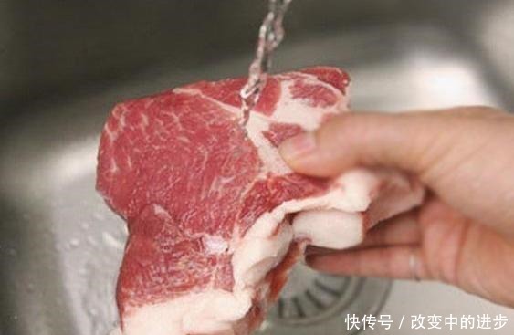 不管多硬的肉，加入几滴它，分分钟就能解冻，网友又学到一招！