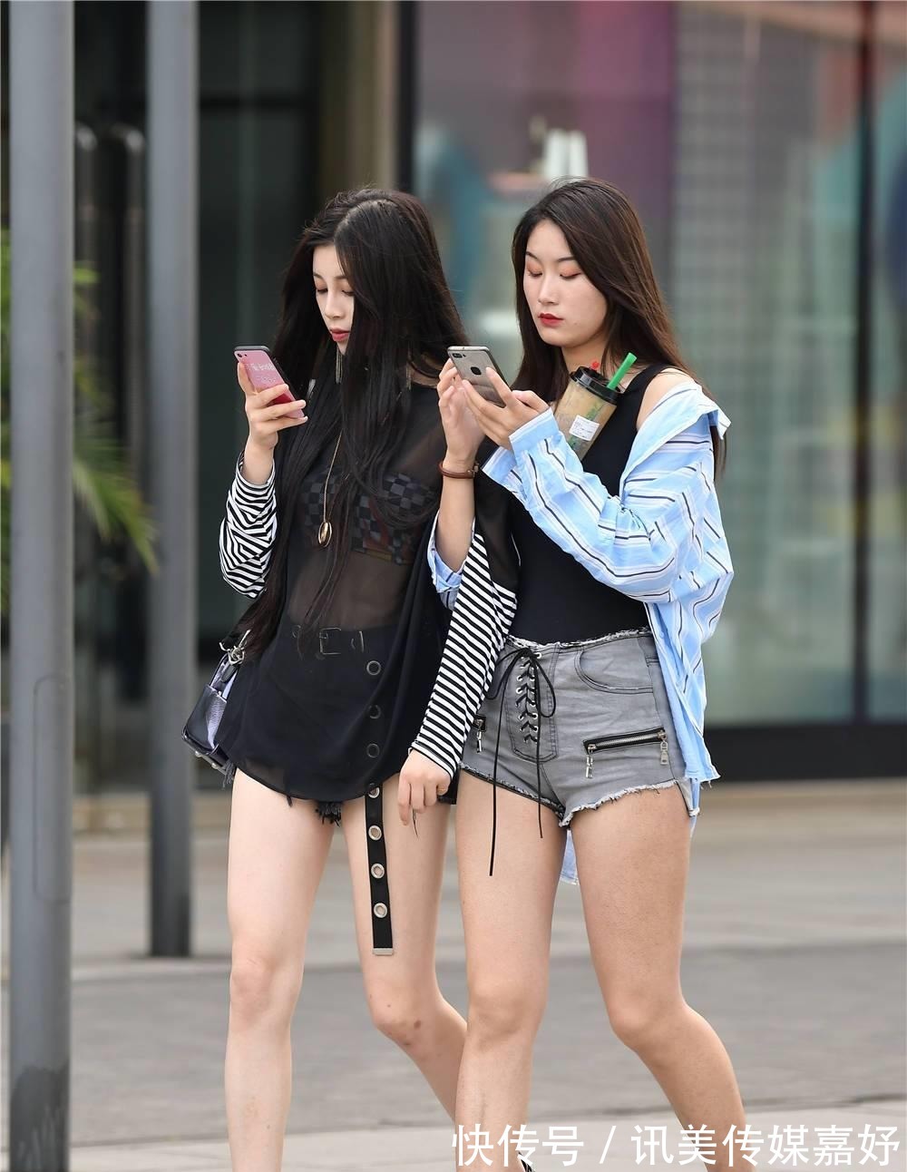 街拍|和姐妹一起逛街,如何搭配出不同的味道,有自己独特的搭配风格
