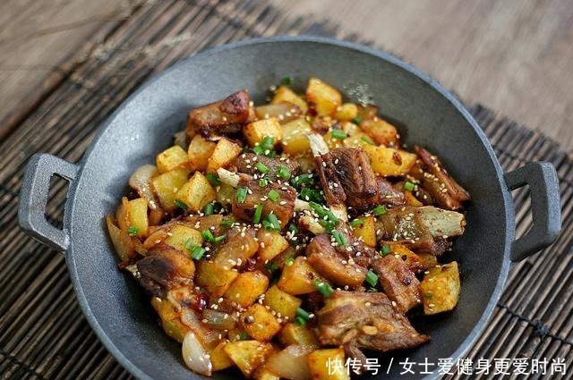 香肉|到了冬天,要常给家人做此菜,鲜香肉嫩好美味,吃完浑身暖乎乎