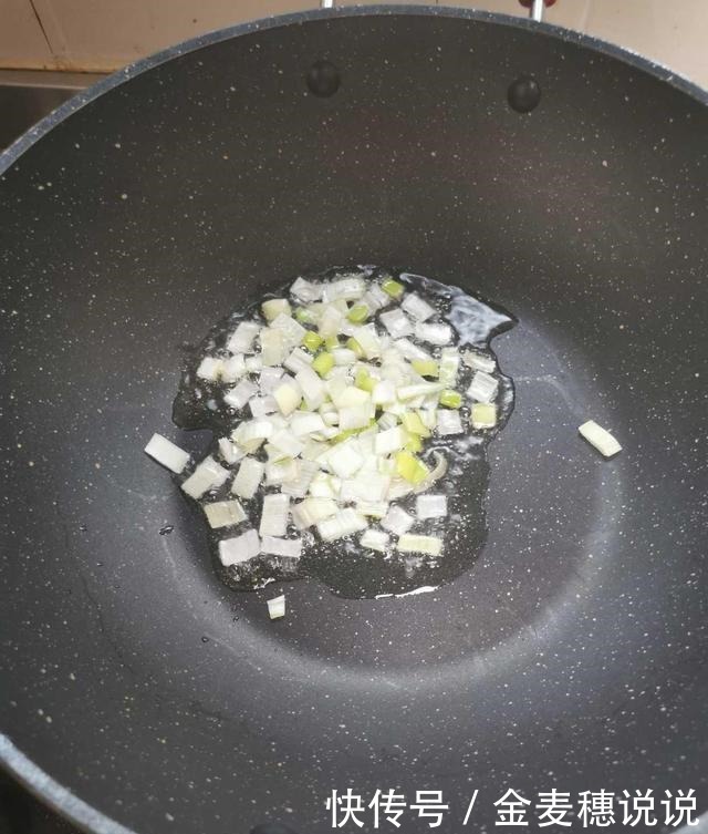 儿子开学后,这道早餐我常做,15分钟搞定,孩子吃了还想吃