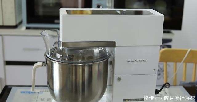 即有着浓浓的咖啡味,又有着黑麦香,日式咖啡黑麦盐面包值得一试