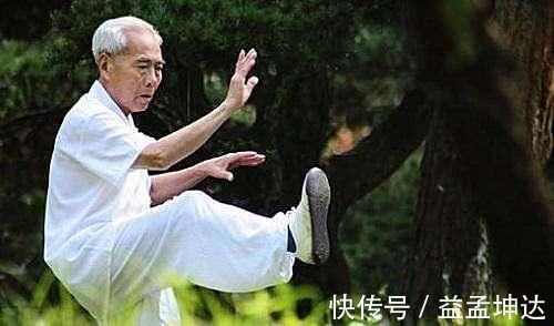 长寿老人|人过50岁后,长寿秘诀不是运动和喝水,可能是长期坚持做一件事