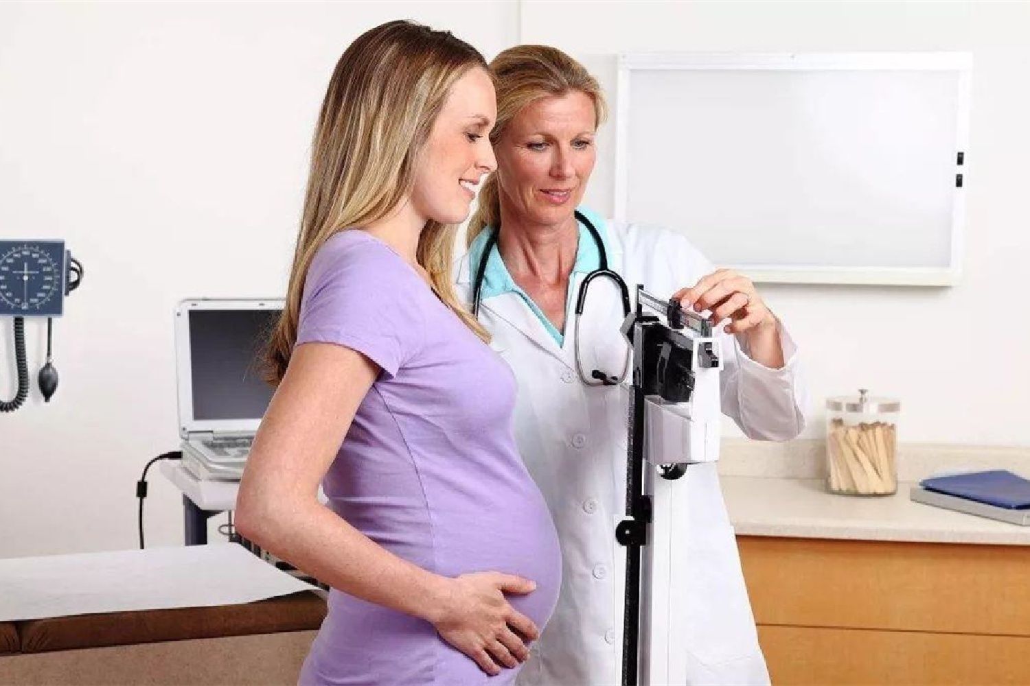 产科医生带你看，5斤和8斤的胎儿的大小差异，产妇很遭罪