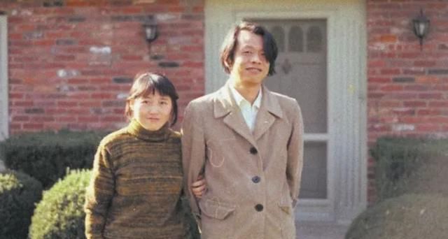 永远|永远无法重拍的瞬间右手抽烟左手抠脚的三毛,图3路遥与莫言的罕见合影