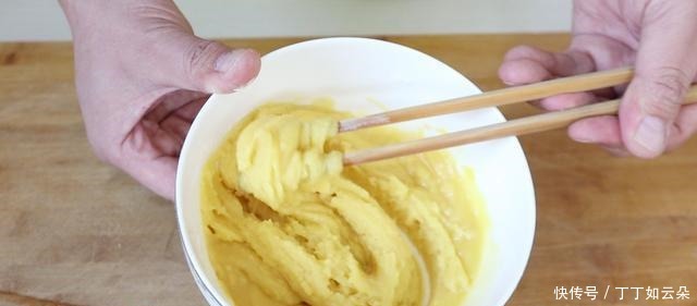 我家里祖传三代做油饼的配方,味道松软,放半个月不硬,太香了