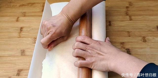 这才是蛋糕卷的正确做法,不开裂不掉皮,高颜值,味道超赞