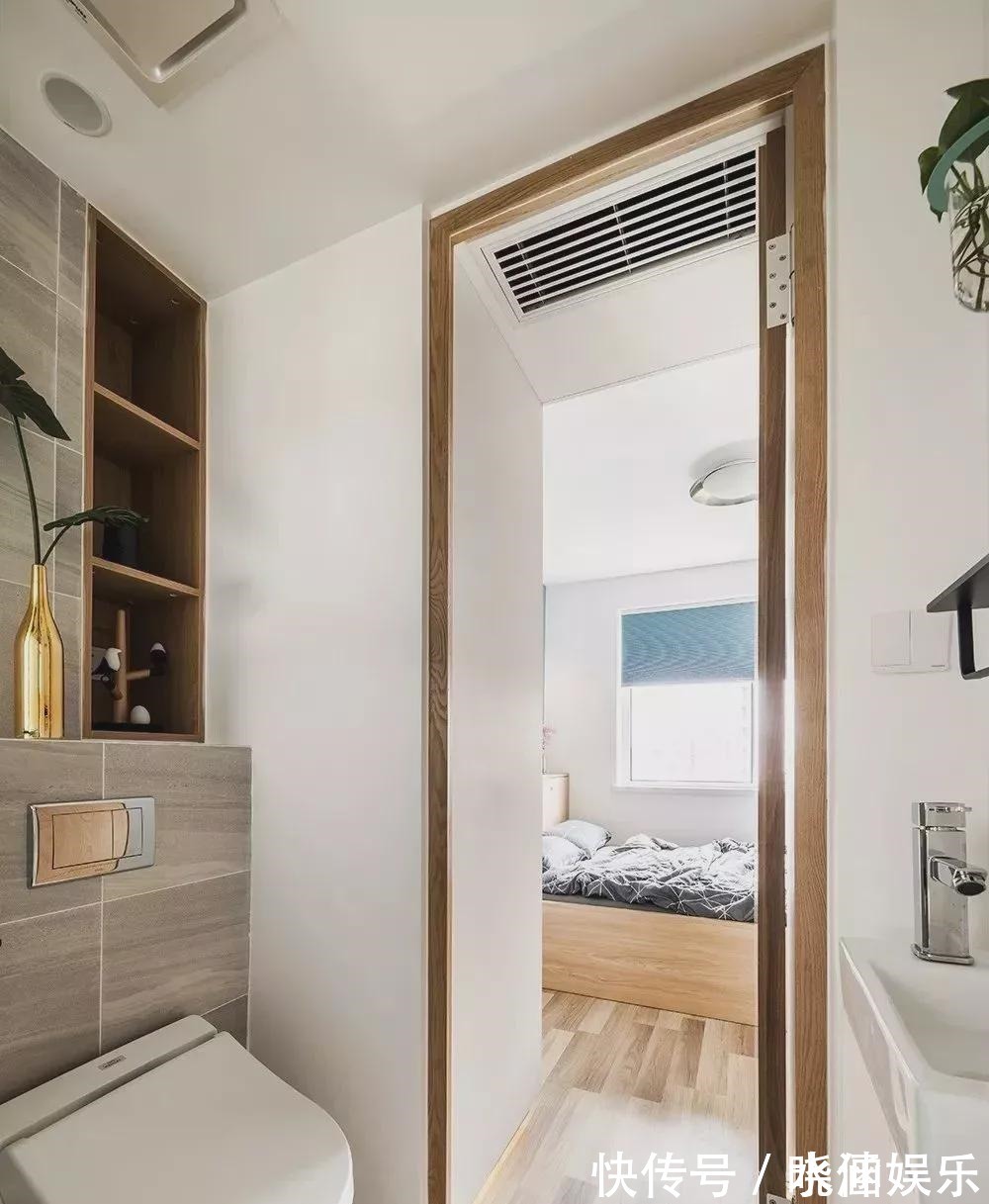 卫生间门|小夫妻78㎡小家比120㎡还宽敞,空间利用到极致,温馨又通透!
