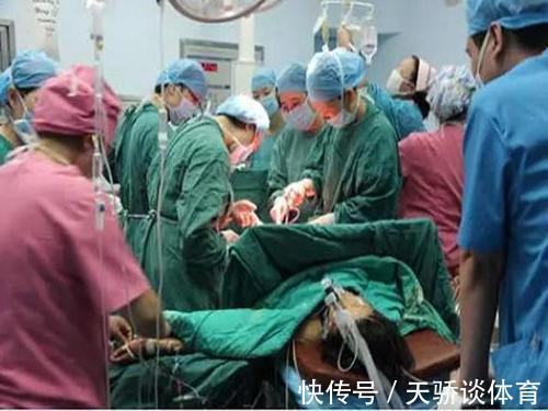 产房|分娩结束,产妇说“嗓子痒想咳嗽”,大夫听了立刻变脸:准备抢救