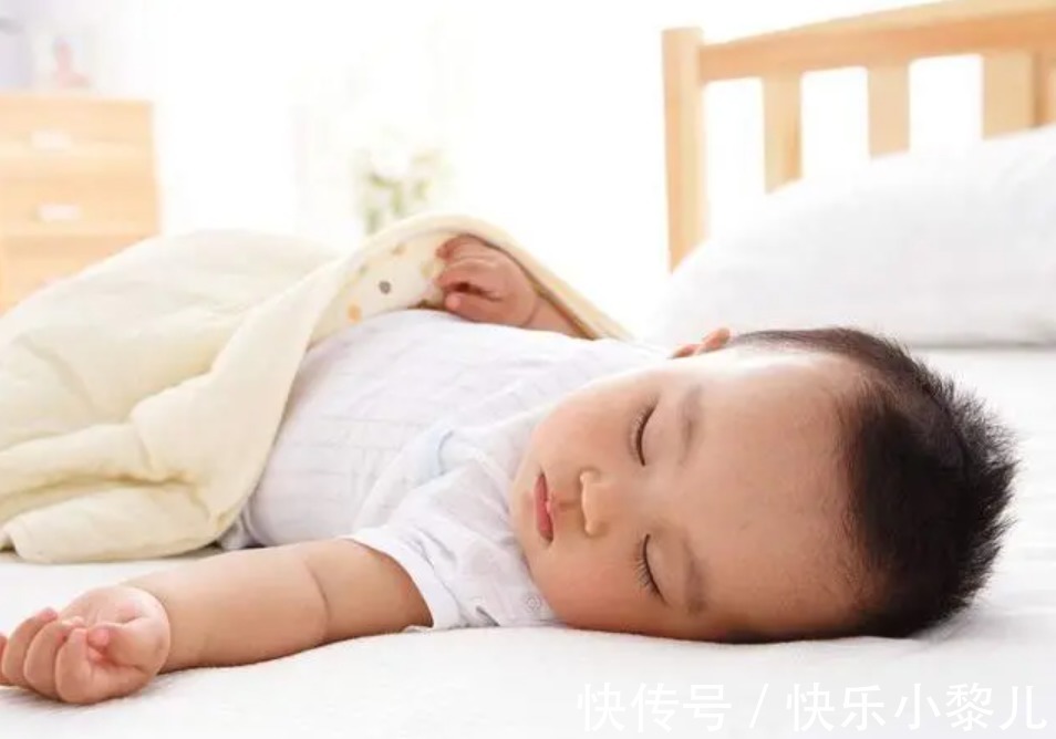 母乳喂养|为啥宝宝喝母乳频繁夜醒，喝奶粉却能一觉睡天亮？不止营养问题