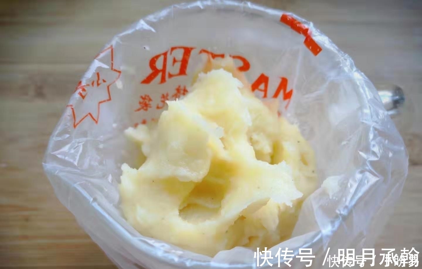 小面姨|一个土豆,一个鸡蛋,做出的小吃,不油炸,外酥里嫩,孩子最爱!