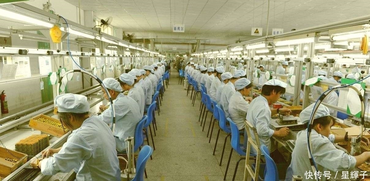 打工|富士康的首批打工妹之一,改行做手机数据线,逆袭赚来910亿身价