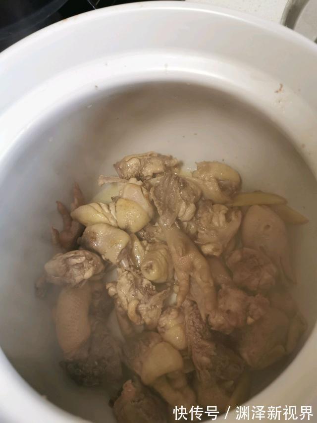 干燥的秋季，要给家人多做这种汤，营养又滋润，一口新鲜味道好