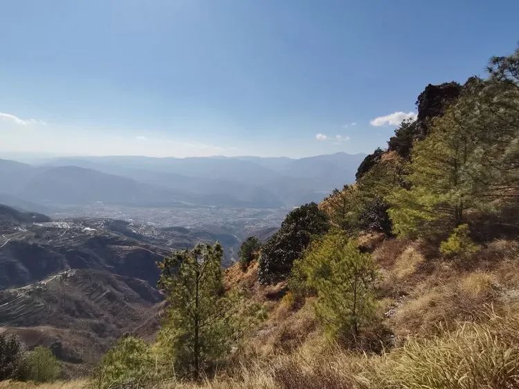 指南村|登顶东川小牯牛山——慈悲殿