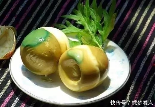 在家用艾草做成的青团美食，南方人很多人都做了，你吃过吗？