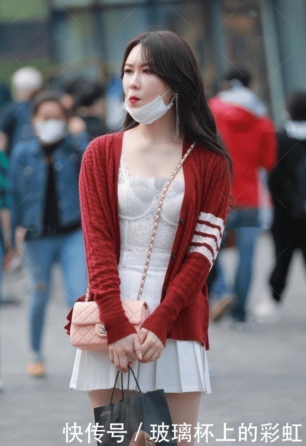 外套 打底衫这么薄款,外套也太厚实了,换掉它更好看吧