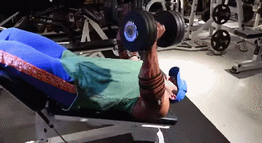 腱子肉|38岁“亚洲肌肉舞王”，一身腱子肉爱跳街舞，婚礼现场成焦点