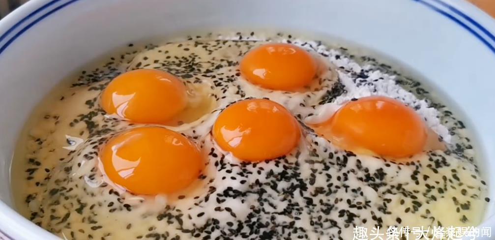 面粉|一碗面粉加5鸡蛋,不炸油条不蒸包子,比做馒头简单,比烙饼还香