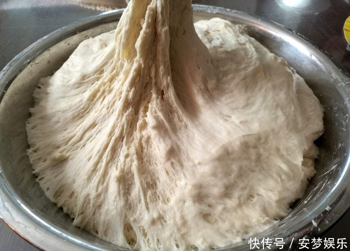 冬天发面时,不要直接加酵母,多加两步,一个小时就能发好面
