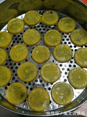 好吃|南瓜最新做法，不煎不炸还不煮，做出来筋道十足，太好吃了