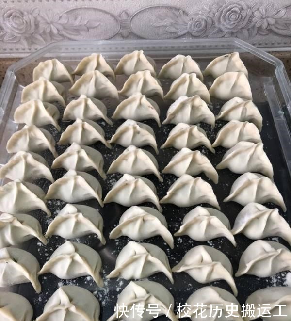 湿气就怕这菜,遇见就买,用来包饺子,比韭菜馅还香,湿气不见了