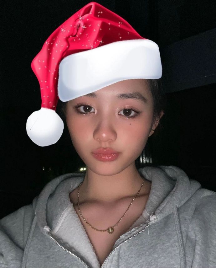 这是黄磊18岁的女儿黄多多？装扮也太成熟了吧！真是女大十八变 - 360娱乐，你开心就好