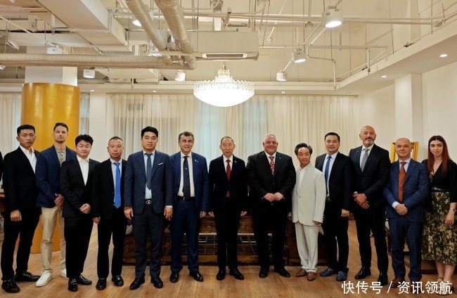 龙宇翔与意大利格罗塞托市长维瓦雷利亲切会见
