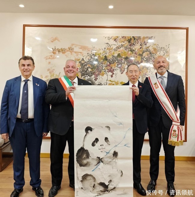 龙宇翔与意大利格罗塞托市长维瓦雷利亲切会见